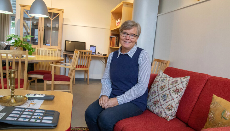 VETERAN: Fagkonsulent Sigrid Aketun har lært helsepersonell om tilrettelegging for demenssjuke i ti år i visningsleiligheten Almas Hus. VETERAN: Fagkonsulent Sigrid Aketun har lært helsepersonell om tilrettelegging for demenssjuke i ti år i visningsleiligheten Almas Hus.