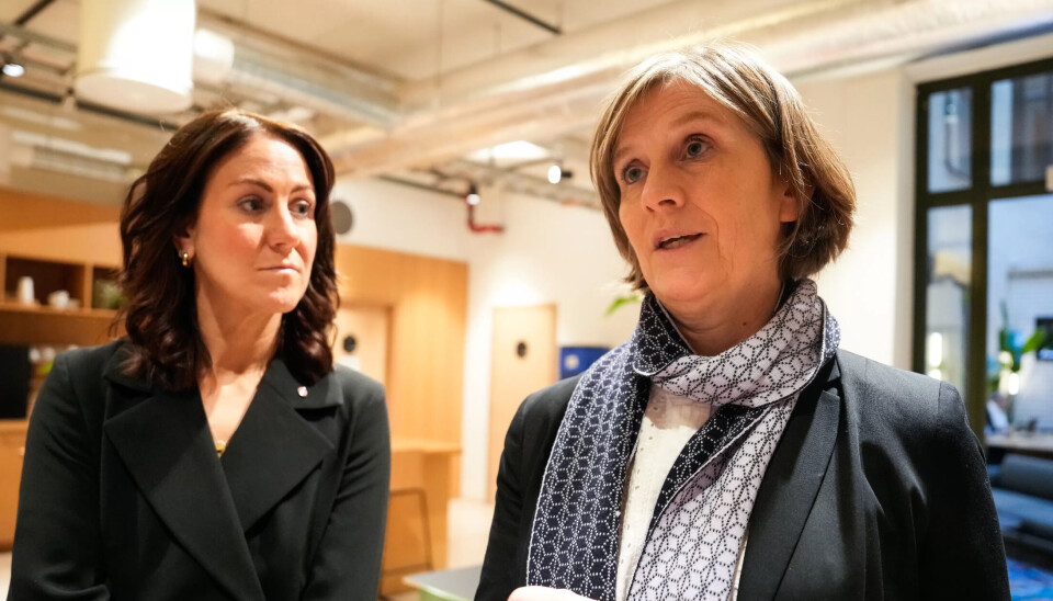 ØKER STØTTEN: Barne- og familieminister Kjersti Toppe (t.h.) og arbeids- og inkluderingsminister Tonje Brenna (t.v.) møtte torsdag fosterfar Kjell Kirkeng og Tone Granaas fra fosterhjemsforeningen. Med seg hadde de en nyhet. ØKER STØTTEN: Barne- og familieminister Kjersti Toppe (t.h.) og arbeids- og inkluderingsminister Tonje Brenna (t.v.) møtte torsdag fosterfar Kjell Kirkeng og Tone Granaas fra fosterhjemsforeningen. Med seg hadde de en nyhet.