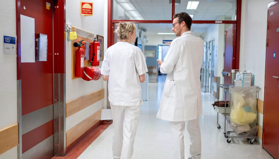 FÆRRE: Legene på sykehus behandler færre pasienter enn de kunne gjort. FÆRRE: Legene på sykehus behandler færre pasienter enn de kunne gjort.