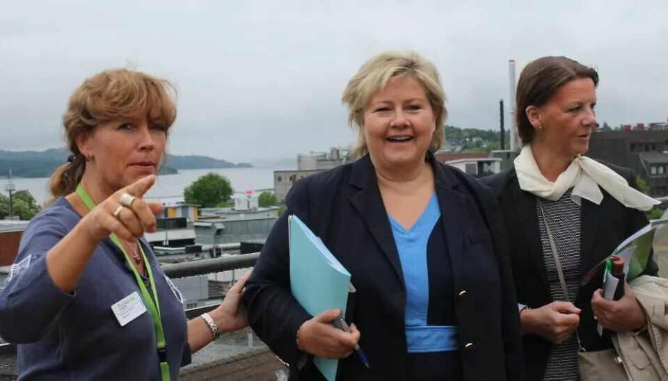 BEDRE MED KONKURRANSE: Erna Solberg på besøk på Skoggata bo- og servicesenter i Moss. Her sammen med daværende daglig leder Kathrine Holter (t.v.) og stortingsrepresentant Ingjerd Schou (Høyre). BEDRE MED KONKURRANSE: Erna Solberg på besøk på Skoggata bo- og servicesenter i Moss. Her sammen med daværende daglig leder Kathrine Holter (t.v.) og stortingsrepresentant Ingjerd Schou (Høyre).