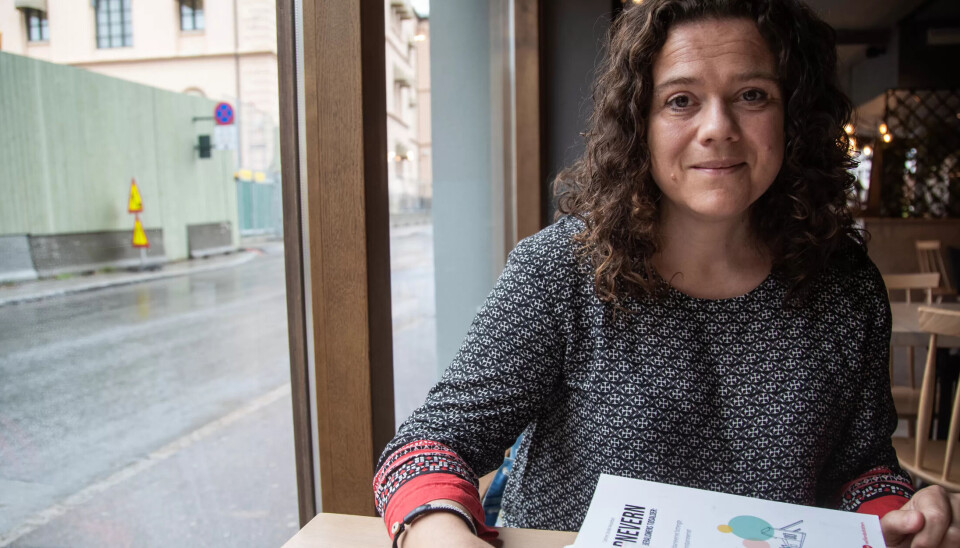 – De rødgrønne partiene skal ikke få lov å glemme at en tillitsreform også må gjelde barnevernet, sier forfatter av den ferske rapporten «Barnevern i markedsliberalismens tidsalder» og rådgiver i alliansen For velferdsstaten, Cathrine Strindin Amundsen. – De rødgrønne partiene skal ikke få lov å glemme at en tillitsreform også må gjelde barnevernet, sier forfatter av den ferske rapporten «Barnevern i markedsliberalismens tidsalder» og rådgiver i alliansen For velferdsstaten, Cathrine Strindin Amundsen.