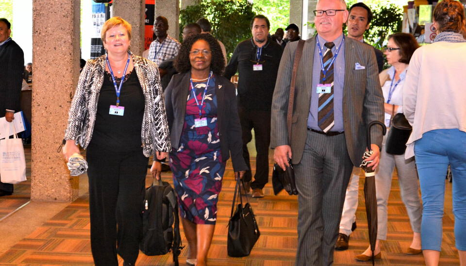 LANGE DAGER I GENEVE: (Fra venstre) Nina Møberg fra LO, Alice Gondwe Siame som er LOs regionlae kontakt i Afrika og Dag Bjørnar Jonsrud fra YS. LANGE DAGER I GENEVE: (Fra venstre) Nina Møberg fra LO, Alice Gondwe Siame som er LOs regionlae kontakt i Afrika og Dag Bjørnar Jonsrud fra YS.