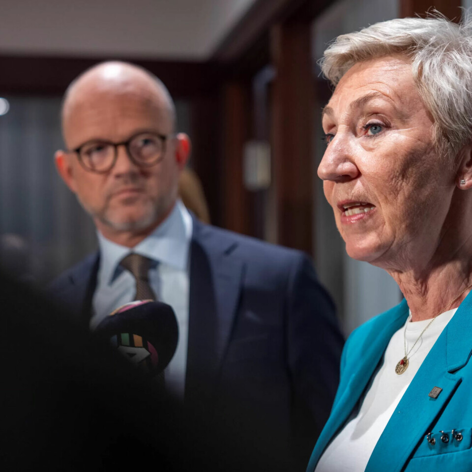 Samtalene mellom LO-leder Peggy Hessen Følsvik og NHO-sjef Ole Erik Almlid før lønnsoppgjøret er inntil videre avlyst. Samtalene mellom LO-leder Peggy Hessen Følsvik og NHO-sjef Ole Erik Almlid før lønnsoppgjøret er inntil videre avlyst.