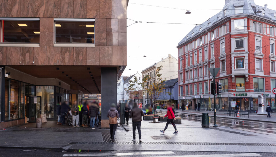 MARKEDSPLASSEN: Der Brugata møter Storgata og man kan finne ly under tak, holder Oslos tyngste rusmiljø til. MARKEDSPLASSEN: Der Brugata møter Storgata og man kan finne ly under tak, holder Oslos tyngste rusmiljø til.