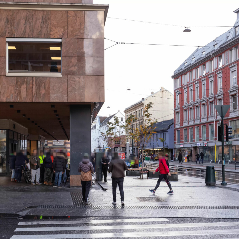 MARKEDSPLASSEN: Der Brugata møter Storgata og man kan finne ly under tak, holder Oslos tyngste rusmiljø til. MARKEDSPLASSEN: Der Brugata møter Storgata og man kan finne ly under tak, holder Oslos tyngste rusmiljø til.