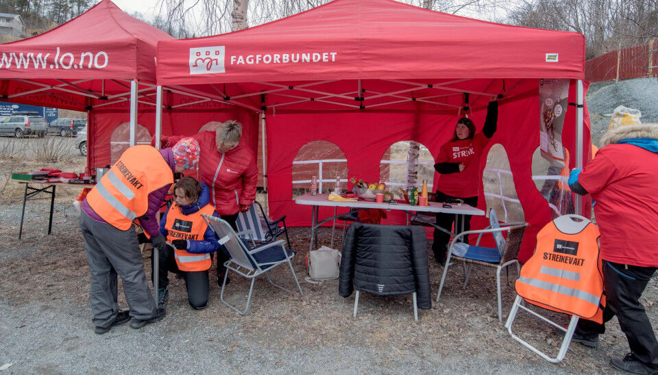 STREIKET: Nå har tre av dem som deltok i streiken mottatt oppsigelse. STREIKET: Nå har tre av dem som deltok i streiken mottatt oppsigelse.