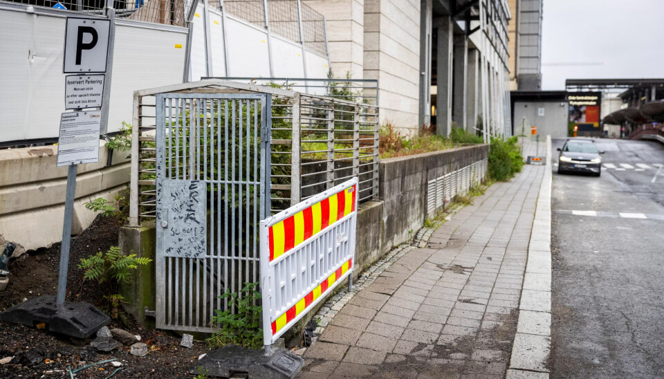 ROM FOR DILEMMA: Selv om det ikke skal være sånn, bor mennesker på gata i Oslo. Og under gata. De bortgjemte midlertidige 'boligene' kan innebære fare for liv og helse. Som dette ventilasjonsanlegget ved Oslo S. ROM FOR DILEMMA: Selv om det ikke skal være sånn, bor mennesker på gata i Oslo. Og under gata. De bortgjemte midlertidige 'boligene' kan innebære fare for liv og helse. Som dette ventilasjonsanlegget ved Oslo S.