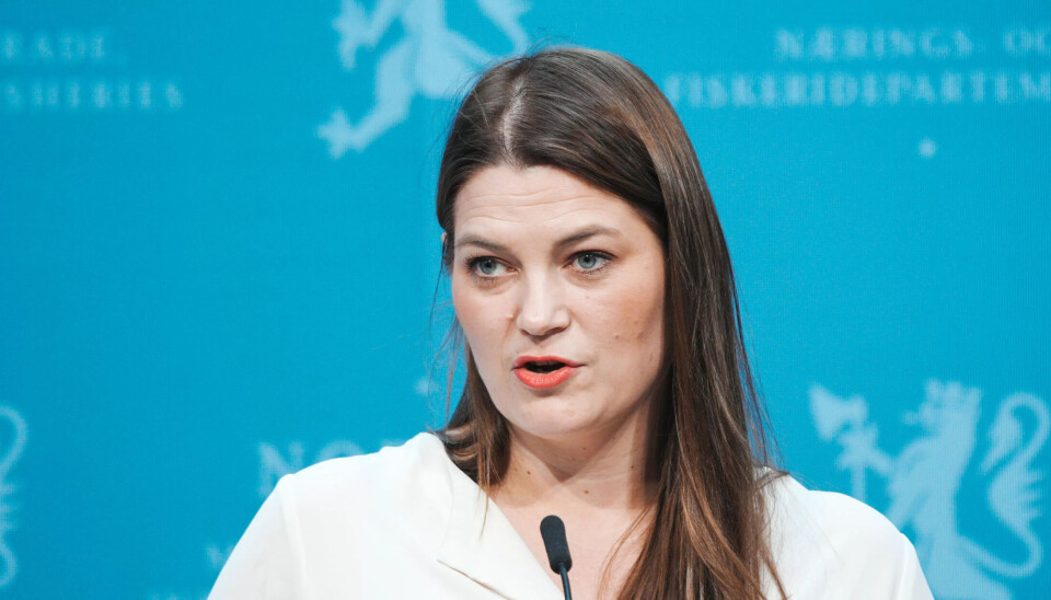 PÅLEGG: Regjeringen pålegger eierne av omstridt Svalbard-eiendom å innhente samtykke før salg. PÅLEGG: Regjeringen pålegger eierne av omstridt Svalbard-eiendom å innhente samtykke før salg.