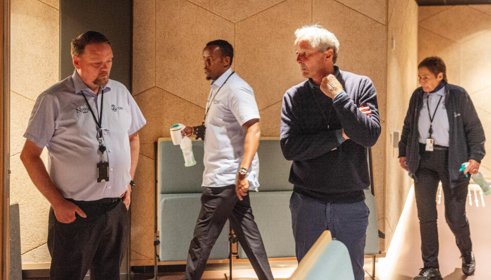 EN AV ALLE: Dugald Hultberg starter dagen i Rådhuset med å møte arbeidsleder Alf Jon Hansen (t.v). Også Mohammed Hussein Ali og Wenche Hansen er klare for arbeidsdagen. Alle tre har sin historie om amfetamin eller heroin. EN AV ALLE: Dugald Hultberg starter dagen i Rådhuset med å møte arbeidsleder Alf Jon Hansen (t.v). Også Mohammed Hussein Ali og Wenche Hansen er klare for arbeidsdagen. Alle tre har sin historie om amfetamin eller heroin.