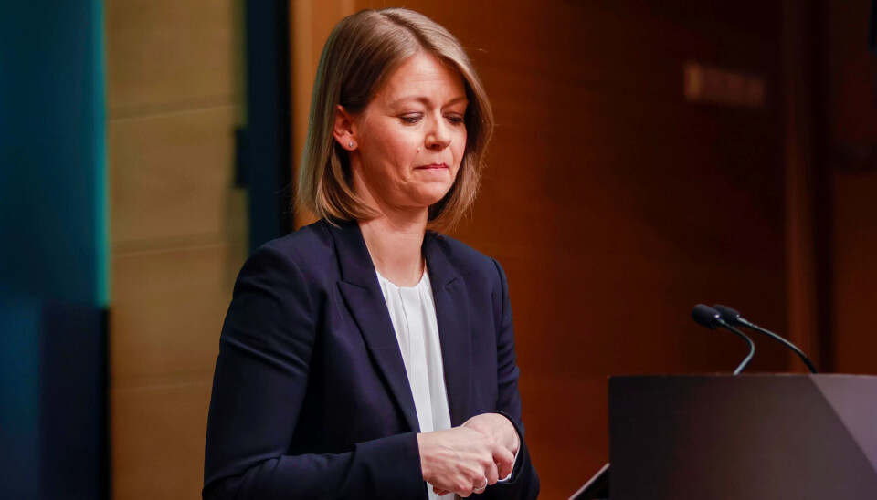 – Dersom kronen holder seg svakere enn lagt til grunn eller presset i økonomien vedvarer, kan det bli nødvendig med en høyere rente enn vi tidligere har sett for oss, sier sentralbanksjef Ida Wolden Bache. – Dersom kronen holder seg svakere enn lagt til grunn eller presset i økonomien vedvarer, kan det bli nødvendig med en høyere rente enn vi tidligere har sett for oss, sier sentralbanksjef Ida Wolden Bache.