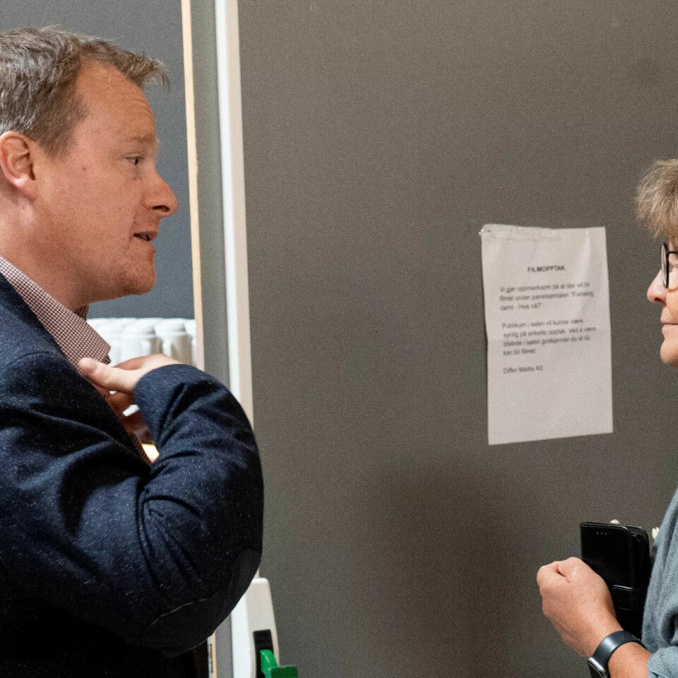 PÅ GANGEN: Statssekretær Ole Henrik Krat Bjørkholt (Ap) slår av en prat med leder i Fagforbundet, Mette Nord, på Kommunalkonferansen på Clarion Hotel Oslo Airport ved Gardermoen. PÅ GANGEN: Statssekretær Ole Henrik Krat Bjørkholt (Ap) slår av en prat med leder i Fagforbundet, Mette Nord, på Kommunalkonferansen på Clarion Hotel Oslo Airport ved Gardermoen.