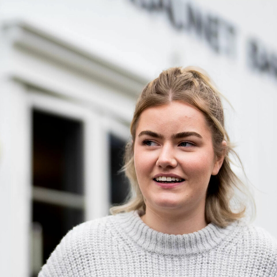 VIL HA FLERE FOLK: Barne- og ungdomsarbeider Josefine Weiby Koller (22) mener politikerne må sørge for bedre bemanning i barnehagene for å unngå at barnehageansatte sliter seg ut lenge før en stadig økende pensjonsalder. VIL HA FLERE FOLK: Barne- og ungdomsarbeider Josefine Weiby Koller (22) mener politikerne må sørge for bedre bemanning i barnehagene for å unngå at barnehageansatte sliter seg ut lenge før en stadig økende pensjonsalder.