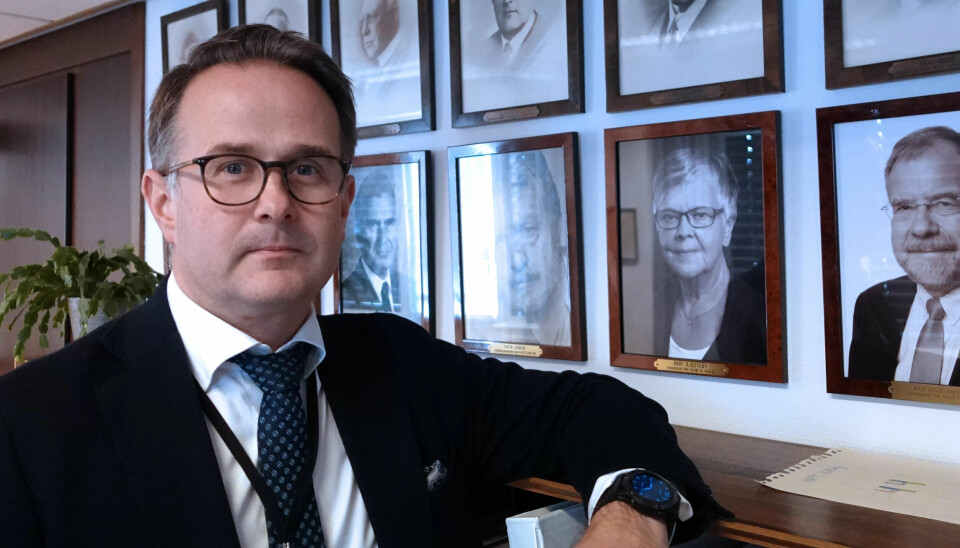 Riksmekler Mats Ruland foran anegallereit av tidligere rikemeklere. Riksmekler Mats Ruland foran anegallereit av tidligere rikemeklere.