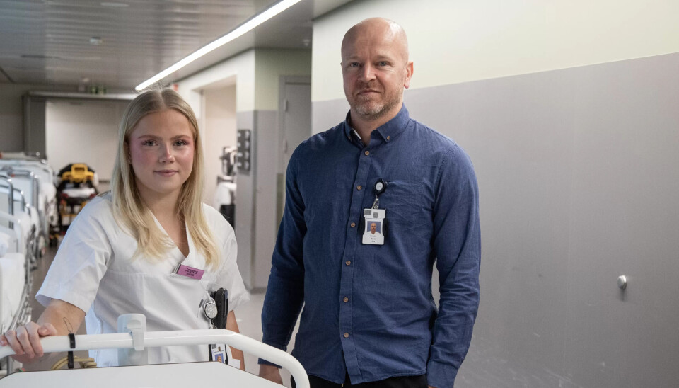 FORNØYD: Lærling Jennie Linneah Nilsen Rønning og portør og verneombud Øyvind Orre roser laserbaserte døråpnere FORNØYD: Lærling Jennie Linneah Nilsen Rønning og portør og verneombud Øyvind Orre roser laserbaserte døråpnere