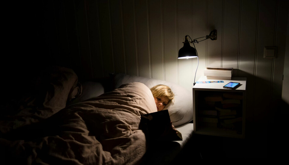 NATTEVAKT. Laila Kruse har blitt vant til å legge seg og samtidig vite at telefonen kan ringe når som helst. NATTEVAKT. Laila Kruse har blitt vant til å legge seg og samtidig vite at telefonen kan ringe når som helst.