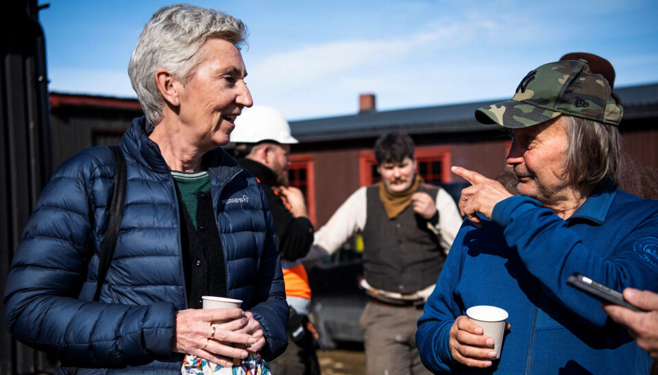 STATIST: Regissør Nils Gaup i samtale med LO-leder Peggy Hesssen Følsvik, som hadde en statistrolle i filmen. STATIST: Regissør Nils Gaup i samtale med LO-leder Peggy Hesssen Følsvik, som hadde en statistrolle i filmen.