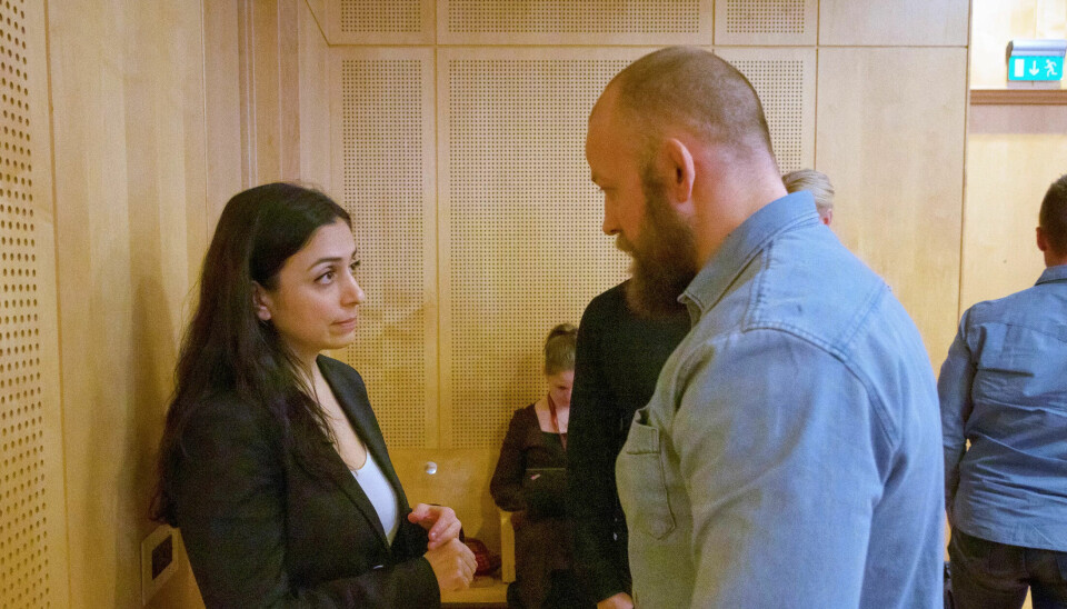 VIKTIG RETTSSAK: Hadia Tajik var blant de første som snakket med Mats Rolfsen etter at hans vitnemål. Hun satt rett bak ham på tilhørerbenken, og fikk servert avsløringer om fakturatriksing og oppsiktsvekkende arbeidsforhold. VIKTIG RETTSSAK: Hadia Tajik var blant de første som snakket med Mats Rolfsen etter at hans vitnemål. Hun satt rett bak ham på tilhørerbenken, og fikk servert avsløringer om fakturatriksing og oppsiktsvekkende arbeidsforhold.