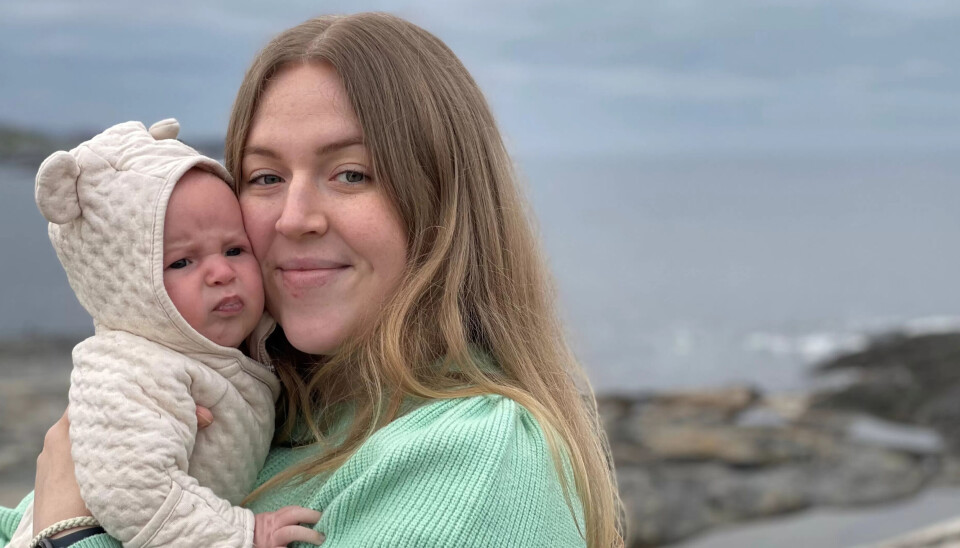 Kajsa Persson sparer tusenvis av kroner i året på å ha sønnen Henry (1) i gratis barnehage i Finnmark. Kajsa Persson sparer tusenvis av kroner i året på å ha sønnen Henry (1) i gratis barnehage i Finnmark.