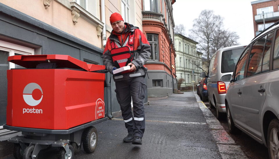 Postbud Tore Jan Jacobsen går cirka 15.000 skritt i løpet av en normal arbeidsdag på sin faste rute i Majorstua-området. Postbud Tore Jan Jacobsen går cirka 15.000 skritt i løpet av en normal arbeidsdag på sin faste rute i Majorstua-området.