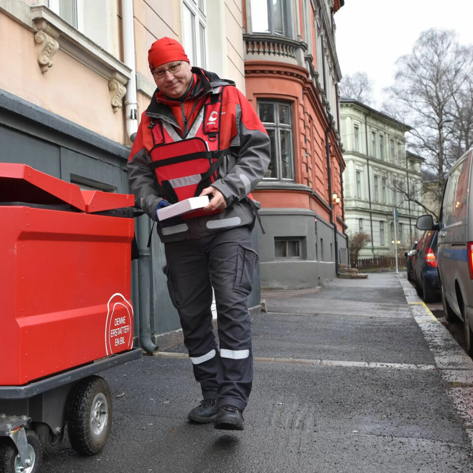 Postbud Tore Jan Jacobsen går cirka 15.000 skritt i løpet av en normal arbeidsdag på sin faste rute i Majorstua-området. Postbud Tore Jan Jacobsen går cirka 15.000 skritt i løpet av en normal arbeidsdag på sin faste rute i Majorstua-området.