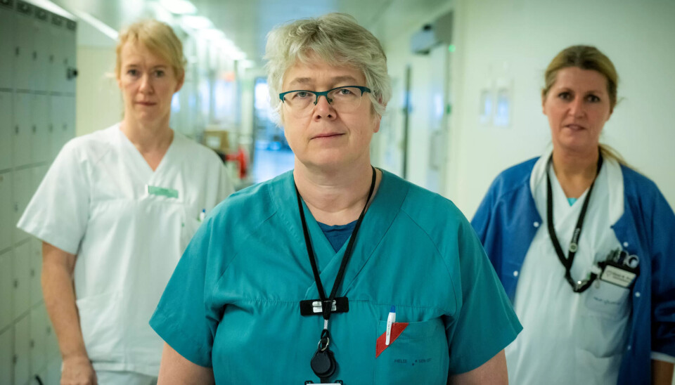Ahus behandler mange koronapasienter på Østlandet. Avdelingsleder Else-Marie Ringvold i Anestesiavdelingen sammen med Intensivsykepleier Hilde Mari Rønning (til venstre) og Sissel Marie Brun, intensivsykepleier/intensivseksjonen. Ahus behandler mange koronapasienter på Østlandet. Avdelingsleder Else-Marie Ringvold i Anestesiavdelingen sammen med Intensivsykepleier Hilde Mari Rønning (til venstre) og Sissel Marie Brun, intensivsykepleier/intensivseksjonen.