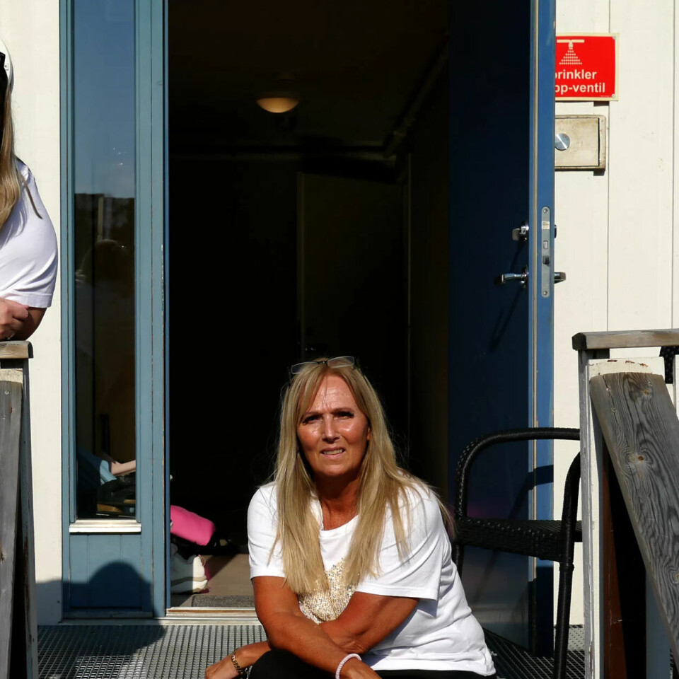 VIL IKKE MED: Både Gunn Nypen (59) (t.v.) og Mona Pettersen (53) sier de vil bytte arbeidssted dersom den boligen de arbeider på, blir overtatt av en privat operatør. VIL IKKE MED: Både Gunn Nypen (59) (t.v.) og Mona Pettersen (53) sier de vil bytte arbeidssted dersom den boligen de arbeider på, blir overtatt av en privat operatør.