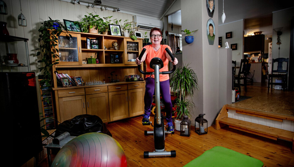 TRÅKK MED MOTSTAND: Daglig trening gjør at Anitha Haugom holder kropp og psyke oppe. - Etter å ha ventet i fire år, opplevde jeg erstatningen som en anerkjennelse, sier hun. TRÅKK MED MOTSTAND: Daglig trening gjør at Anitha Haugom holder kropp og psyke oppe. - Etter å ha ventet i fire år, opplevde jeg erstatningen som en anerkjennelse, sier hun.