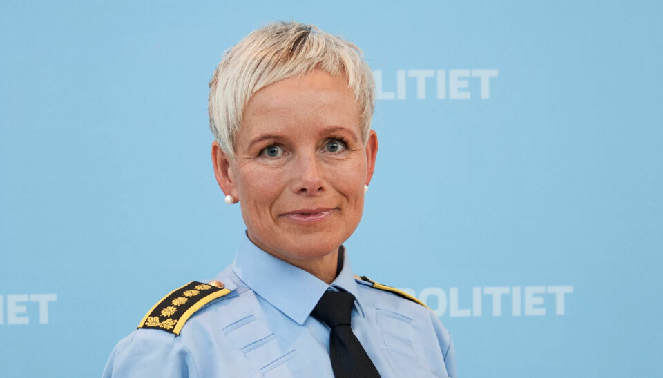 – Politiet beskyttet seg mot stein ved å bruke et plastskjold, sier Hege Kvalvik Viken, politistasjonssjef i Mo i Rana. – Politiet beskyttet seg mot stein ved å bruke et plastskjold, sier Hege Kvalvik Viken, politistasjonssjef i Mo i Rana.