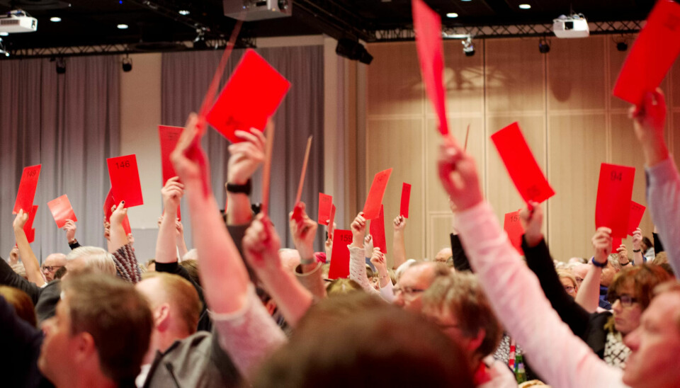 Vedtakene på LO-kongressen har gjennom årenes løp hatt stor betydning for rettighetene til arbeidsfolk. Vedtakene på LO-kongressen har gjennom årenes løp hatt stor betydning for rettighetene til arbeidsfolk.