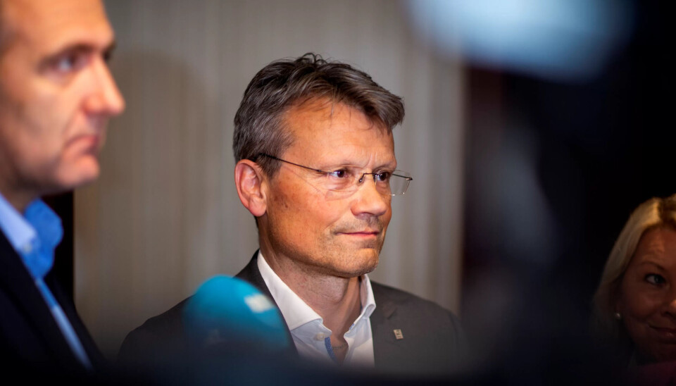En sliten, men fornøyd LO Stat-leder, Egil André Aas, blir intervjuet etter at partene kom til enighet og unngikk streik. En sliten, men fornøyd LO Stat-leder, Egil André Aas, blir intervjuet etter at partene kom til enighet og unngikk streik.