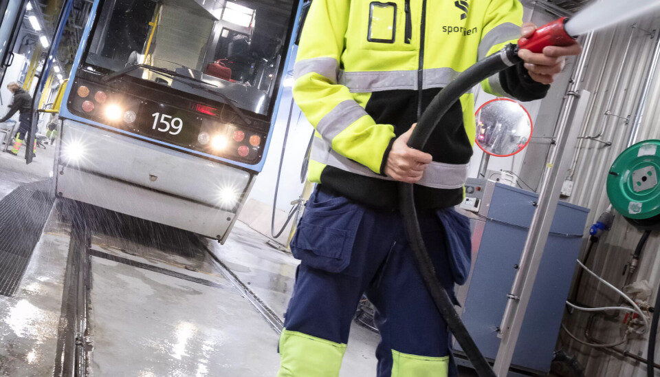Zeeshan Muhammad er blant renholderne som sørger for at din trikkereise blir komfortabel og trygg. Zeeshan Muhammad er blant renholderne som sørger for at din trikkereise blir komfortabel og trygg.