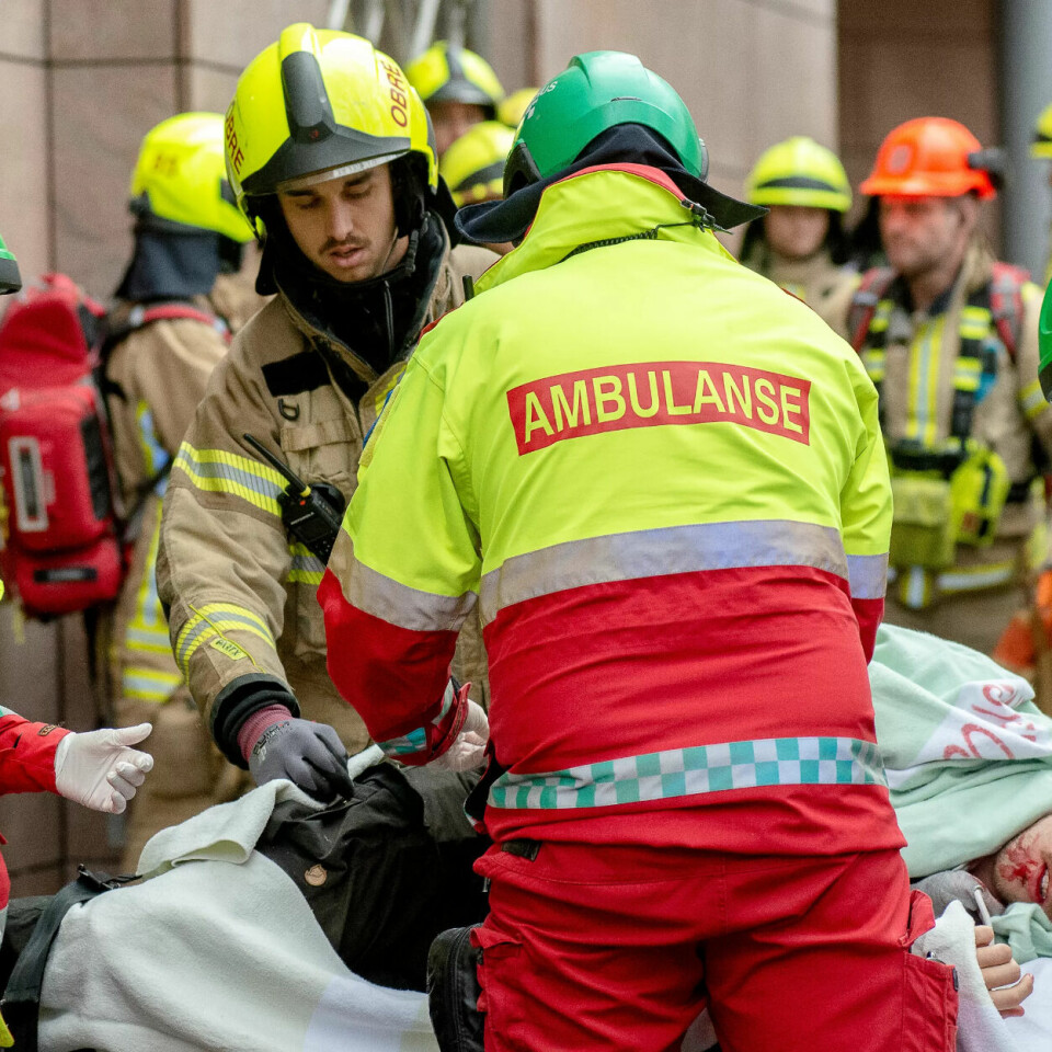 FARLIG: Ansatte i risikofylte yrker som ambulanse og brann risikerer å gå glipp av yrkesskadeerstatning nettopp fordi yrkene deres er så risikofylte. Bildet er fra en øvelse. FARLIG: Ansatte i risikofylte yrker som ambulanse og brann risikerer å gå glipp av yrkesskadeerstatning nettopp fordi yrkene deres er så risikofylte. Bildet er fra en øvelse.