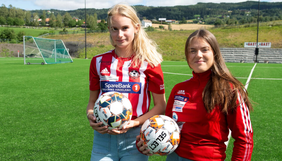 Derfor sendte Fagforbundet 40 fotballer til Hadeland: Vil ha flere fagforeninger til å støtte kvinnefotball