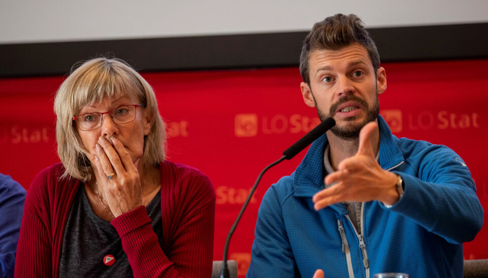 KRITIKK: Karin Andersen i SV og Rødt-leder Bjørnar Moxnes er kritiske til hvordan kutt i AAP-ordningen fører med seg økonomiske konsekvenser for gruppen som mister stønaden. Bildet er tatt i en annen sammenheng enn denne saken. KRITIKK: Karin Andersen i SV og Rødt-leder Bjørnar Moxnes er kritiske til hvordan kutt i AAP-ordningen fører med seg økonomiske konsekvenser for gruppen som mister stønaden. Bildet er tatt i en annen sammenheng enn denne saken.