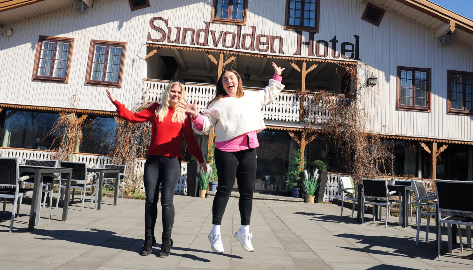 HOPPENDE GLADE: Endelig går det an å arrangere fysiske møter igjen! Jeanette Lea Romslo og Victoria De Oliveira jubler og lover samtidig at folk kommer til å merke at 'ungdommen' er til stede på landsmøtet senere i år. HOPPENDE GLADE: Endelig går det an å arrangere fysiske møter igjen! Jeanette Lea Romslo og Victoria De Oliveira jubler og lover samtidig at folk kommer til å merke at 'ungdommen' er til stede på landsmøtet senere i år.