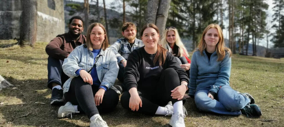 Dette er ungdomsdelegatene Noen av de unge landsmøtedelegatene var til stede da dette bildet ble tatt. Bak fra venstre, Aron Hagos, Alexander Liane og Jeanette Lea Romslo. Foran fra venstre Linn Christin Pedersborg, Victoria De Oliveira, og Ruth Vik Olsen.