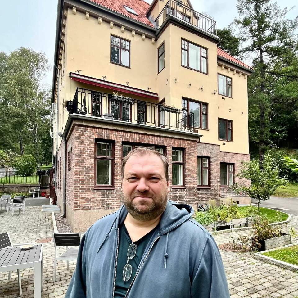 TILSTEDEVÆRELSE: Trond Svendsen foran Karlsborg mestringssenter TILSTEDEVÆRELSE: Trond Svendsen foran Karlsborg mestringssenter