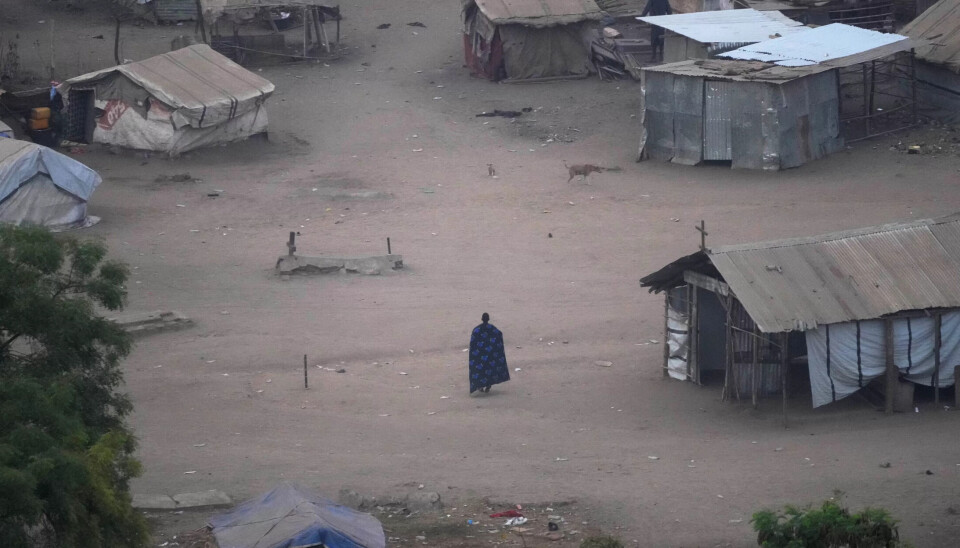 SUDAN: En mann går forbi en liten kirke i Juba i Sør-Sudan. Landet har vært preget av dyp fattigdom i årtier. SUDAN: En mann går forbi en liten kirke i Juba i Sør-Sudan. Landet har vært preget av dyp fattigdom i årtier.
