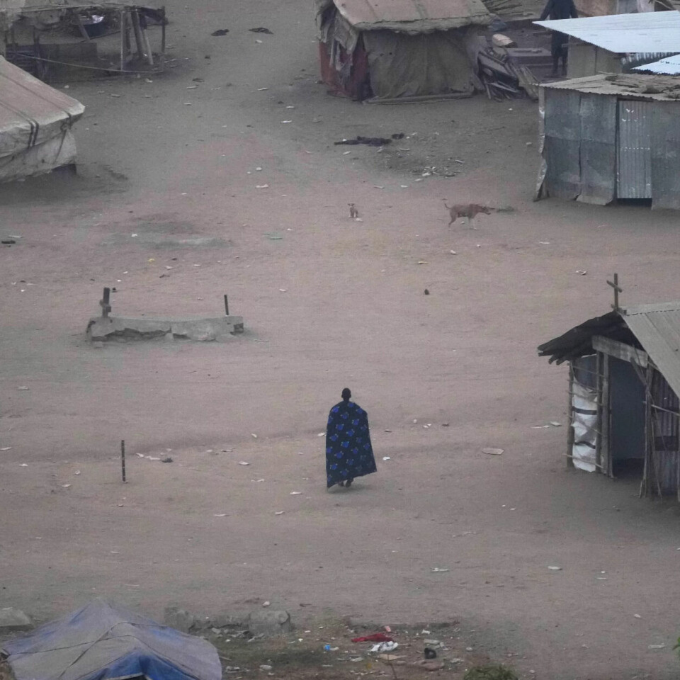 SUDAN: En mann går forbi en liten kirke i Juba i Sør-Sudan. Landet har vært preget av dyp fattigdom i årtier. SUDAN: En mann går forbi en liten kirke i Juba i Sør-Sudan. Landet har vært preget av dyp fattigdom i årtier.