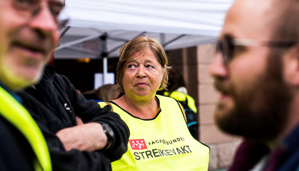 Administrasjonskonsulent Heidi Larsen (58) var ikke klar over at så mange kolleger jobbet uten å få pensjonsoppsparing. Nå streiker hun for første gang. Administrasjonskonsulent Heidi Larsen (58) var ikke klar over at så mange kolleger jobbet uten å få pensjonsoppsparing. Nå streiker hun for første gang.