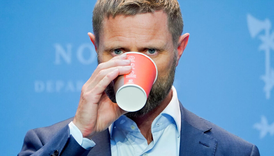 Helse- og omsorgsminister Bent Høie under pressekonferansen om koronasituasjonen fredag. Helse- og omsorgsminister Bent Høie under pressekonferansen om koronasituasjonen fredag.