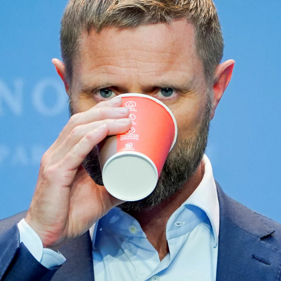 Helse- og omsorgsminister Bent Høie under pressekonferansen om koronasituasjonen fredag. Helse- og omsorgsminister Bent Høie under pressekonferansen om koronasituasjonen fredag.
