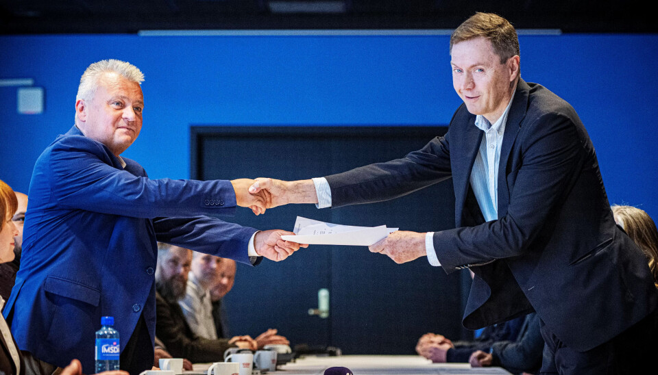 Årets lønnsoppgjør startet med kravoverrekkelsen mellom Jørn Eggum i Fellesforbundet og Knut E. Sunde Norsk Industri. Årets lønnsoppgjør startet med kravoverrekkelsen mellom Jørn Eggum i Fellesforbundet og Knut E. Sunde Norsk Industri.