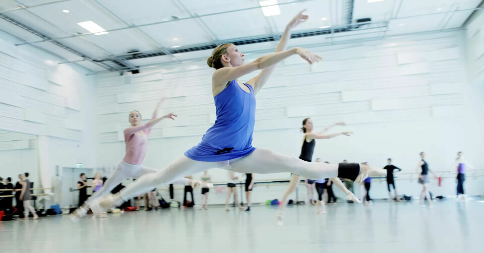 Dansere er på topp ti på lista over de som gikk mest ned i lønn i fjor. Illustrasjonsfoto med ballettdanser og nestleder i Creo, Christine Thomassen. Dansere er på topp ti på lista over de som gikk mest ned i lønn i fjor. Illustrasjonsfoto med ballettdanser og nestleder i Creo, Christine Thomassen.