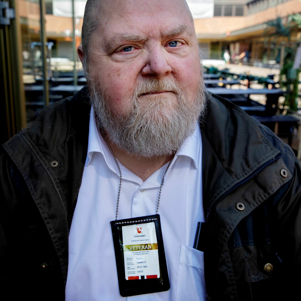 FRI KRIGER: Haaken Aschim har ikke vedtaksmyndighet i Nav. Det mener han gir ham større frihet til å diskutere problemstillinger og saker med veteraner, kolleger og ulike ressurspersoner. FRI KRIGER: Haaken Aschim har ikke vedtaksmyndighet i Nav. Det mener han gir ham større frihet til å diskutere problemstillinger og saker med veteraner, kolleger og ulike ressurspersoner.