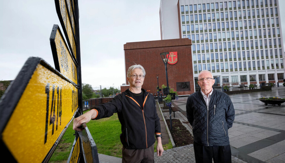 GÅR TIL RETTEN: - Vi mener det strider med delingsloven, slik departementet har overkjørt lokale myndigheter, mener ansattes representant i fellesnemnda, Knut Nilsen (th.) Her med hovedverneombud Børre Libeck i sommer. GÅR TIL RETTEN: - Vi mener det strider med delingsloven, slik departementet har overkjørt lokale myndigheter, mener ansattes representant i fellesnemnda, Knut Nilsen (th.) Her med hovedverneombud Børre Libeck i sommer.