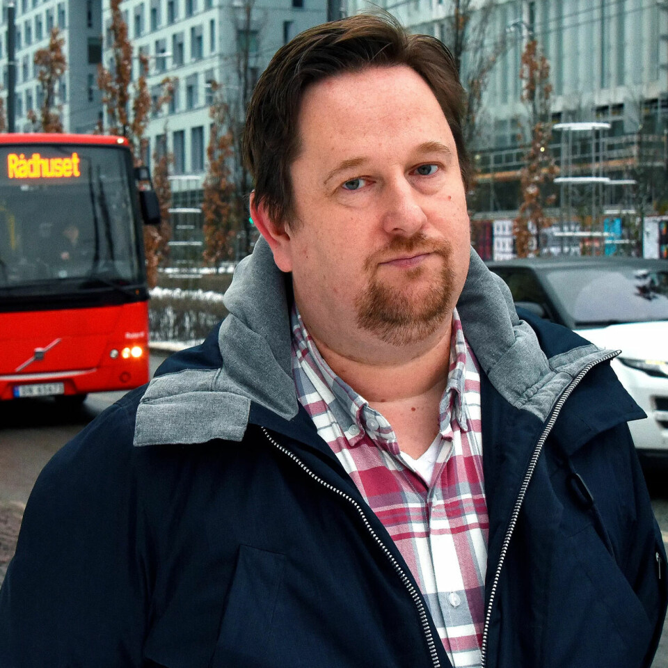 - Bussjåførene er forbanna og ekstremt streikevillige etter mange år med dårlig lønnsutvikling. Vi mangler nesten 24 kroner timen på å nå lønnsnivået vi var enige med arbeidsgiverne om, sier Per Ole Melgård, leder i bransjerådet for buss i Norsk Transportarbeiderforbund. - Bussjåførene er forbanna og ekstremt streikevillige etter mange år med dårlig lønnsutvikling. Vi mangler nesten 24 kroner timen på å nå lønnsnivået vi var enige med arbeidsgiverne om, sier Per Ole Melgård, leder i bransjerådet for buss i Norsk Transportarbeiderforbund.