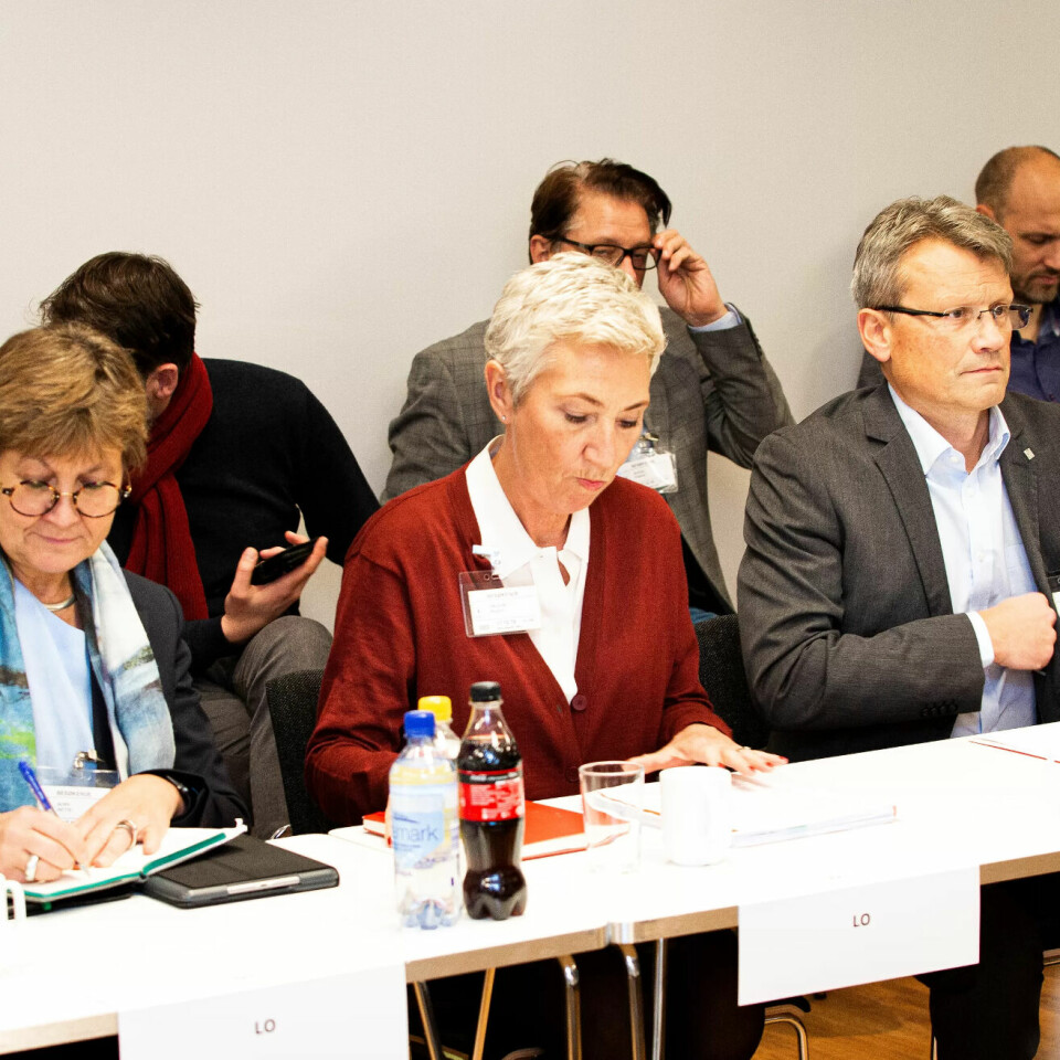 USETTELSE: Partene trenger mer tid på å finne løsningen for særalderspensjon i offentlig sektor. Forhandlerene (f.v.) Mette Nord, (Fagforbundet/LO Kommune), Peggy Hessen Følsvik (LO) og Egil André Aas (LO Stat) har nå fram til februar til å finne løsninger med staten. USETTELSE: Partene trenger mer tid på å finne løsningen for særalderspensjon i offentlig sektor. Forhandlerene (f.v.) Mette Nord, (Fagforbundet/LO Kommune), Peggy Hessen Følsvik (LO) og Egil André Aas (LO Stat) har nå fram til februar til å finne løsninger med staten.