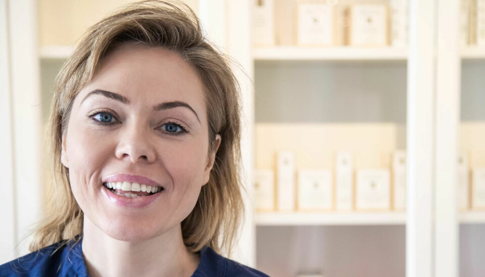 – Jeg har knapt hatt penger å leve for ettersom jeg har vært 80 prosent permittert fra eget firma, sier Liv June Lauritsen. – Jeg har knapt hatt penger å leve for ettersom jeg har vært 80 prosent permittert fra eget firma, sier Liv June Lauritsen.