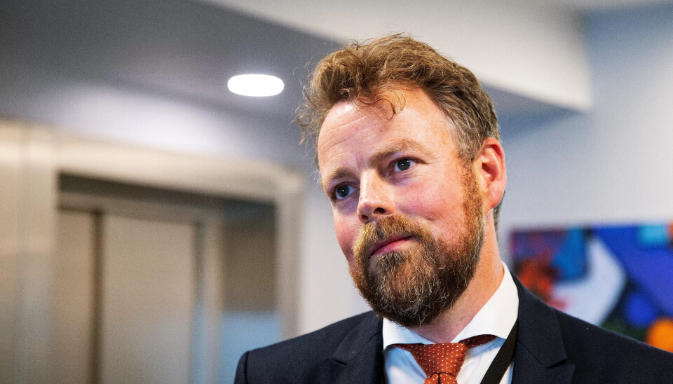 Arbeids- og sisialminister Torbjørn Røe Isaksen bekrefter at prisveksten trolig vil øke noe mer enn lønnsveksten for pensjonistene. Arbeids- og sisialminister Torbjørn Røe Isaksen bekrefter at prisveksten trolig vil øke noe mer enn lønnsveksten for pensjonistene.